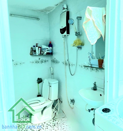 CHỈ 9,4 TỶ – HẺM 5M CMT8 – GẦN CV LÊ THỊ RIÊNG – 3 TẦNG – DT 60,5M² – 3PN – 2WC Vị trí: Ngay trung tâm Quận 10, gần công viên Lê Thị Riêng, cơ sở 2 Trường Ngô Sỹ Liên.