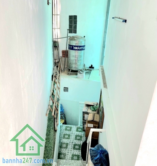 CHỈ 9,4 TỶ – HẺM 5M CMT8 – GẦN CV LÊ THỊ RIÊNG – 3 TẦNG – DT 60,5M² – 3PN – 2WC Vị trí: Ngay trung tâm Quận 10, gần công viên Lê Thị Riêng, cơ sở 2 Trường Ngô Sỹ Liên.