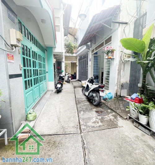 CHỈ 7,9 TỶ - HẺM 3.5M TRƯỚC NHÀ – NHÀ MỚI ĐẸP Ở NGAY – 63M² – 2 TẦNG ĐÚC KIÊN CỐ - 2 PN, 2WC,  Vị trí đẹp: Hẻm trước nhà 3.5m, sạch sẽ, thoáng, gần hẻm xe hơi.