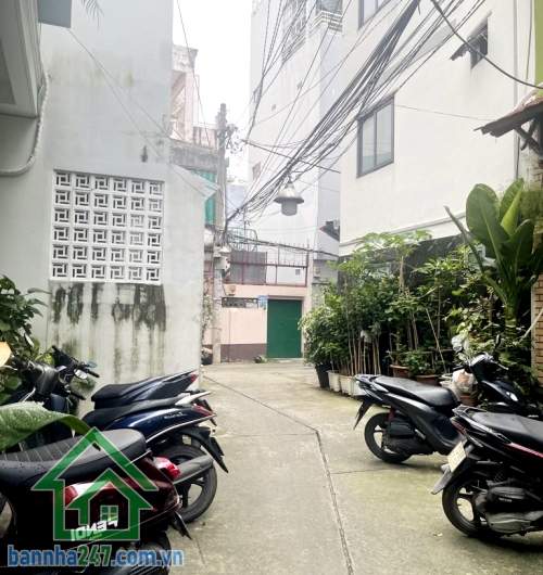 CHỈ 7,9 TỶ - HẺM 3.5M TRƯỚC NHÀ – NHÀ MỚI ĐẸP Ở NGAY – 63M² – 2 TẦNG ĐÚC KIÊN CỐ - 2 PN, 2WC,  Vị trí đẹp: Hẻm trước nhà 3.5m, sạch sẽ, thoáng, gần hẻm xe hơi.