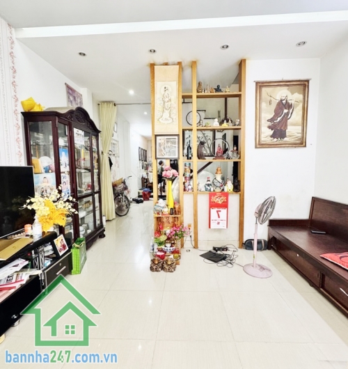 CHỈ 7,9 TỶ - HẺM 3.5M TRƯỚC NHÀ – NHÀ MỚI ĐẸP Ở NGAY – 63M² – 2 TẦNG ĐÚC KIÊN CỐ - 2 PN, 2WC,  Vị trí đẹp: Hẻm trước nhà 3.5m, sạch sẽ, thoáng, gần hẻm xe hơi.
