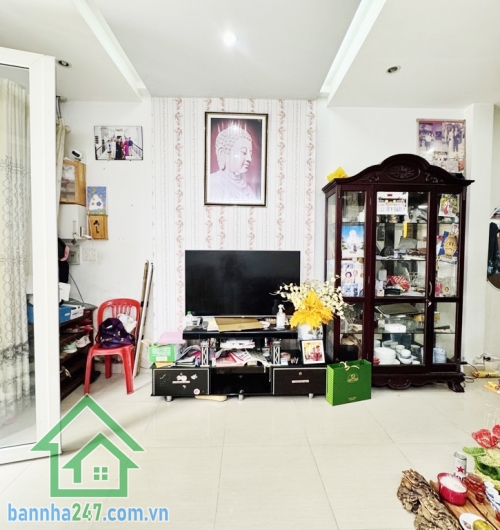 CHỈ 7,9 TỶ - HẺM 3.5M TRƯỚC NHÀ – NHÀ MỚI ĐẸP Ở NGAY – 63M² – 2 TẦNG ĐÚC KIÊN CỐ - 2 PN, 2WC,  Vị trí đẹp: Hẻm trước nhà 3.5m, sạch sẽ, thoáng, gần hẻm xe hơi.