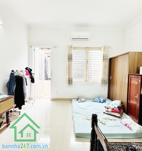 CHỈ 7,9 TỶ - HẺM 3.5M TRƯỚC NHÀ – NHÀ MỚI ĐẸP Ở NGAY – 63M² – 2 TẦNG ĐÚC KIÊN CỐ - 2 PN, 2WC,  Vị trí đẹp: Hẻm trước nhà 3.5m, sạch sẽ, thoáng, gần hẻm xe hơi.