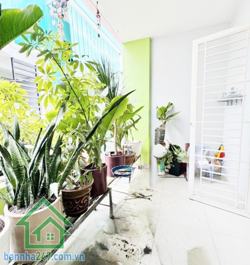 CHỈ 7,9 TỶ - HẺM 3.5M TRƯỚC NHÀ – NHÀ MỚI ĐẸP Ở NGAY – 63M² – 2 TẦNG ĐÚC KIÊN CỐ - 2 PN, 2WC,  Vị trí đẹp: Hẻm trước nhà 3.5m, sạch sẽ, thoáng, gần hẻm xe hơi.