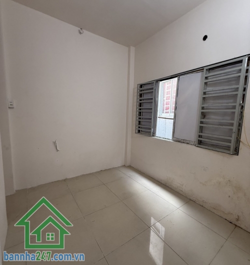 SIÊU PHẨM TÂN BÌNH – LÔ GÓC 2MT – HXH – 4PN – CHỈ 4,7 TỶ Diện tích: 54m² Kết cấu: 2 tầng, 4PN, 2WC, nhà thoáng mát, dọn vào ở ngay Vị trí cực đẹp: Lý Thường Kiệt 