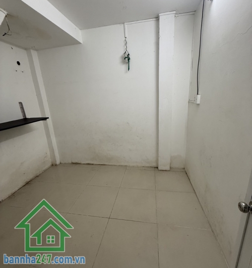 SIÊU PHẨM TÂN BÌNH – LÔ GÓC 2MT – HXH – 4PN – CHỈ 4,7 TỶ Diện tích: 54m² Kết cấu: 2 tầng, 4PN, 2WC, nhà thoáng mát, dọn vào ở ngay Vị trí cực đẹp: Lý Thường Kiệt 