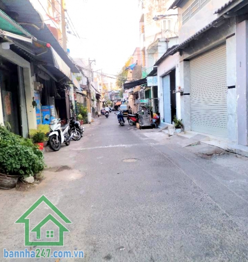 CHỈ 5,7 TỶ (BL) - NHÀ NGANG KHỦNG 5M – HẺM XE HƠI TỚI NHÀ – ĐANG CHO THUÊ 6,5TR/THÁNG.  Vị trí: Hẻm 4m, xe hơi tới tận cửa, khu dân trí cao, an ninh tốt. 
