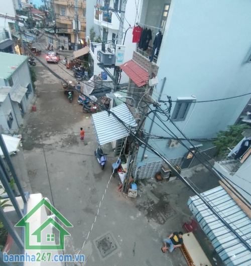 CHỈ 3 TỶ – NHÀ CHÍNH CHỦ – HXH 8M QUAY ĐẦU THOẢI MÁI – 3 TẦNG ĐÚC KIÊN CỐ.  DT: 19m² (ngang 1.3m dài 7.9m, nở hậu 3.03m) 1 trệt 2 lầu – 2PN – 2WC – phòng khách rộng – bếp thoáng.
