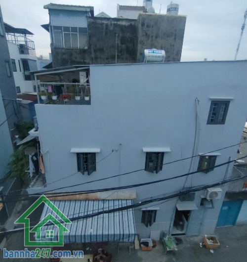 CHỈ 3 TỶ – NHÀ CHÍNH CHỦ – HXH 8M QUAY ĐẦU THOẢI MÁI – 3 TẦNG ĐÚC KIÊN CỐ.  DT: 19m² (ngang 1.3m dài 7.9m, nở hậu 3.03m) 1 trệt 2 lầu – 2PN – 2WC – phòng khách rộng – bếp thoáng.