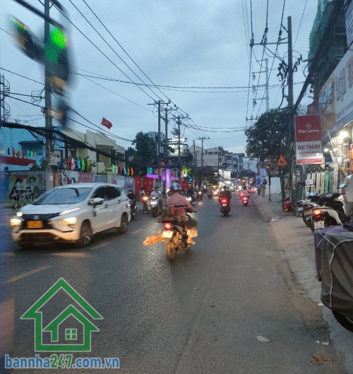 CHỈ 3 TỶ – NHÀ CHÍNH CHỦ – HXH 8M QUAY ĐẦU THOẢI MÁI – 3 TẦNG ĐÚC KIÊN CỐ.  DT: 19m² (ngang 1.3m dài 7.9m, nở hậu 3.03m) 1 trệt 2 lầu – 2PN – 2WC – phòng khách rộng – bếp thoáng.