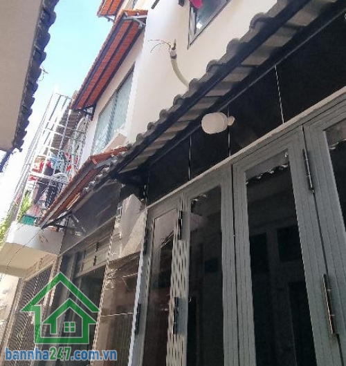 CHỈ 3.1 TỶ – NHÀ ĐẸP QUẬN 10 – ĐIỆN BIÊN PHỦ, 24M²  * Kết cấu: 1 trệt, 1 lầu, 1 tum – 2PN, PK, bếp * Hẻm ba gác thông 3/2, vài bước ra mặt tiền * Trung tâm Quận 10. 