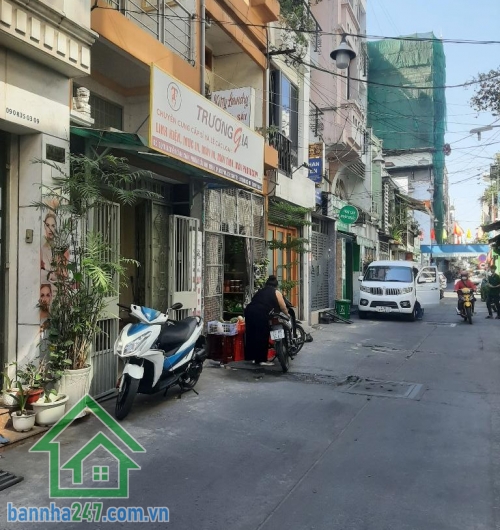 CHỈ 5,1 TỶ NHÀ TÂN BÌNH – CHỈ 5,1 TỶ – 50M² – 4 TẦNG – 4PN – HẺM AN NINH, 100M RA NGUYỄN PHÚC CHU * DT: 5 x 10m, sổ vuông vức. * Kết cấu: 1 trệt, 2 lầu, sân thượng.