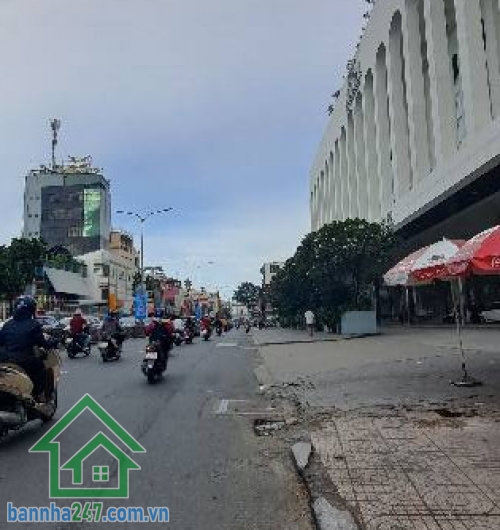 CHỈ 4,5 TỶ – NHÀ 3 TẦNG TRUNG TÂM TÂN BÌNH – 2 PHÚT ĐẾN SÂN BAY – DOANH THU 12 TRIỆU/THÁNG * Diện tích sử dụng: 100m². * Kết cấu: 1 trệt, 2 lầu, chia thành 2 căn.