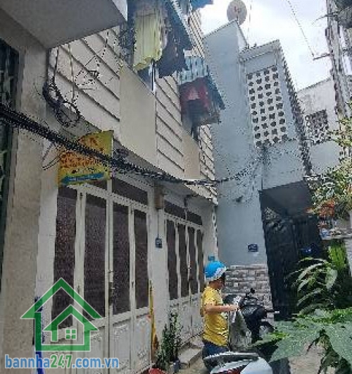 CHỈ 4,5 TỶ – NHÀ 3 TẦNG TRUNG TÂM TÂN BÌNH – 2 PHÚT ĐẾN SÂN BAY – DOANH THU 12 TRIỆU/THÁNG * Diện tích sử dụng: 100m². * Kết cấu: 1 trệt, 2 lầu, chia thành 2 căn.