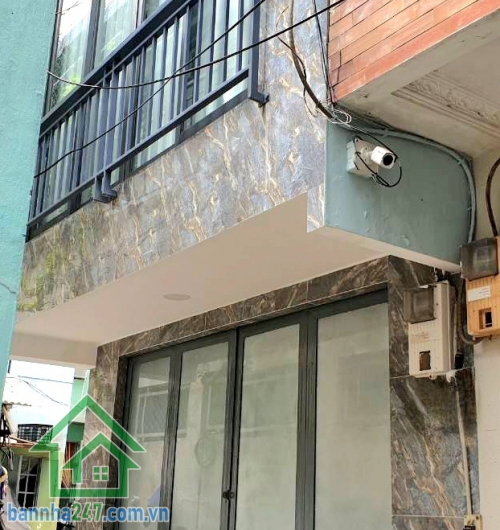 CHỈ 3,3 TỶ – NHÀ 3 TẦNG KIÊN CỐ – TRUNG TÂM QUẬN 10 – GẦN CÔNG VIÊN LÊ THỊ RIÊNG - 2PN, 2WC, PK, BẾP. DT: 15m² (1 trệt, 2 lầu – kiên cố, chắc chắn) Công năng: đầy đủ: 2PN, 2WC, phòng khách, bếp - Hiện đang cho thuê 9 triệu/tháng – thu nhập ổn định