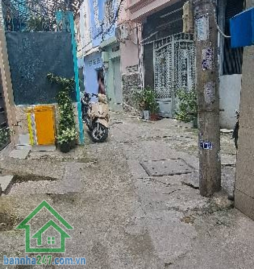 CHỈ 4,5 TỶ – NHÀ 3 TẦNG TRUNG TÂM TÂN BÌNH – 2 PHÚT ĐẾN SÂN BAY – DOANH THU 12 TRIỆU/THÁNG * Diện tích sử dụng: 100m². * Kết cấu: 1 trệt, 2 lầu, chia thành 2 căn.