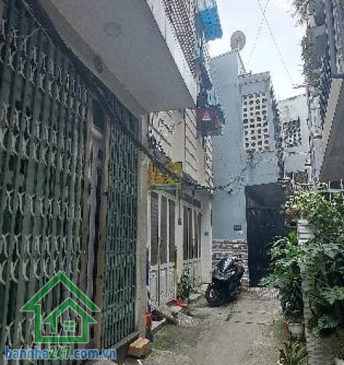 CHỈ 4,5 TỶ – NHÀ 3 TẦNG TRUNG TÂM TÂN BÌNH – 2 PHÚT ĐẾN SÂN BAY – DOANH THU 12 TRIỆU/THÁNG * Diện tích sử dụng: 100m². * Kết cấu: 1 trệt, 2 lầu, chia thành 2 căn.
