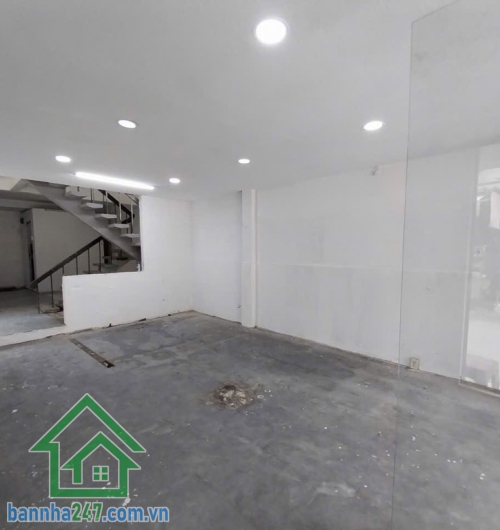 17 TỶ – BÁN NHÀ LÔ GÓC MTKD LŨY BÁN BÍCH, TÂN PHÚ * DT: 67,3m² (5,3 x 16)m, lô góc 2 mặt thoáng, hẻm hông 5m đậu xe tiện lợi * Kết cấu 4 tầng kiên cố, hoàn công đủ. 