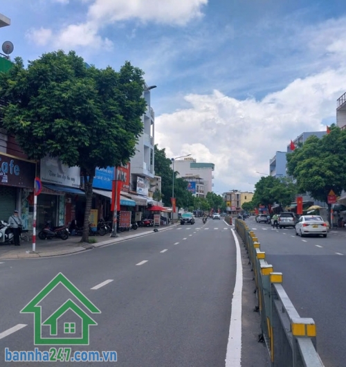 17 TỶ – BÁN NHÀ LÔ GÓC MTKD LŨY BÁN BÍCH, TÂN PHÚ * DT: 67,3m² (5,3 x 16)m, lô góc 2 mặt thoáng, hẻm hông 5m đậu xe tiện lợi * Kết cấu 4 tầng kiên cố, hoàn công đủ. 