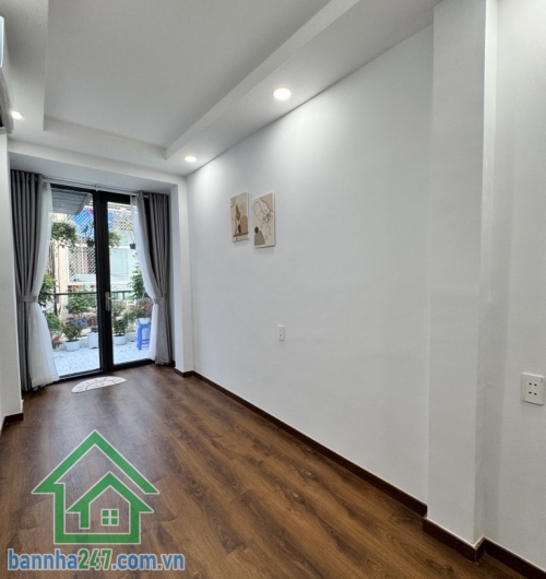 HIẾM – CHỈ 4.2 TỶ – PHÚ NHUẬN – HẺM XE HƠI – FULL NỘI THẤT - SỔ HỒNG RIÊNG Trung tâm Phú Nhuận- Hẻm xe hơi – thông Đoàn Thị Điểm Diện tích: 25m² (2.7 x 11.5m)