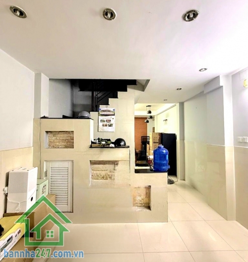 CHỈ 4,5 TỶ - NHÀ ĐẸP – HẺM THÔNG – BÌNH LONG, TÂN PHÚ - 4 PN – 3 WC  - Diện tích: 4.1 x 11m (≈ 46m²)  - Kết cấu: 1 trệt 2 lầu – 3 tầng BTCT cực kỳ chắc chắn.  Mob 0933 144 037