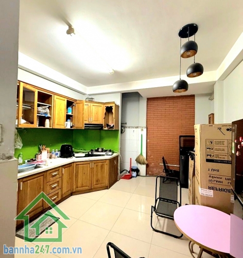 CHỈ 4,5 TỶ - NHÀ ĐẸP – HẺM THÔNG – BÌNH LONG, TÂN PHÚ - 4 PN – 3 WC  - Diện tích: 4.1 x 11m (≈ 46m²)  - Kết cấu: 1 trệt 2 lầu – 3 tầng BTCT cực kỳ chắc chắn.  Mob 0933 144 037