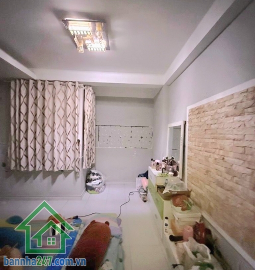 CHỈ 4,5 TỶ - NHÀ ĐẸP – HẺM THÔNG – BÌNH LONG, TÂN PHÚ - 4 PN – 3 WC  - Diện tích: 4.1 x 11m (≈ 46m²)  - Kết cấu: 1 trệt 2 lầu – 3 tầng BTCT cực kỳ chắc chắn.  Mob 0933 144 037