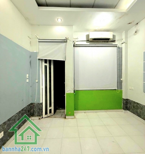CHỈ 4,5 TỶ - NHÀ ĐẸP – HẺM THÔNG – BÌNH LONG, TÂN PHÚ - 4 PN – 3 WC  - Diện tích: 4.1 x 11m (≈ 46m²)  - Kết cấu: 1 trệt 2 lầu – 3 tầng BTCT cực kỳ chắc chắn.  Mob 0933 144 037