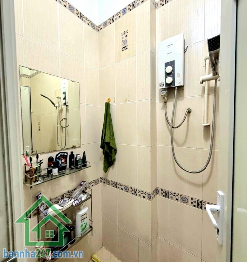 CHỈ 4,5 TỶ - NHÀ ĐẸP – HẺM THÔNG – BÌNH LONG, TÂN PHÚ - 4 PN – 3 WC  - Diện tích: 4.1 x 11m (≈ 46m²)  - Kết cấu: 1 trệt 2 lầu – 3 tầng BTCT cực kỳ chắc chắn.  Mob 0933 144 037