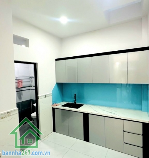 CHỈ 4,05 TỶ - NHÀ HXH LÊ VĂN KHƯƠNG – 45M² (4x11) – 2 TẦNG - 2PN - ĐANG CHO THUÊ Vị trí: Hẻm ô tô, ngay chợ Thiếc Cách 500m ra mặt tiền Lê Văn Khương DT: 45m