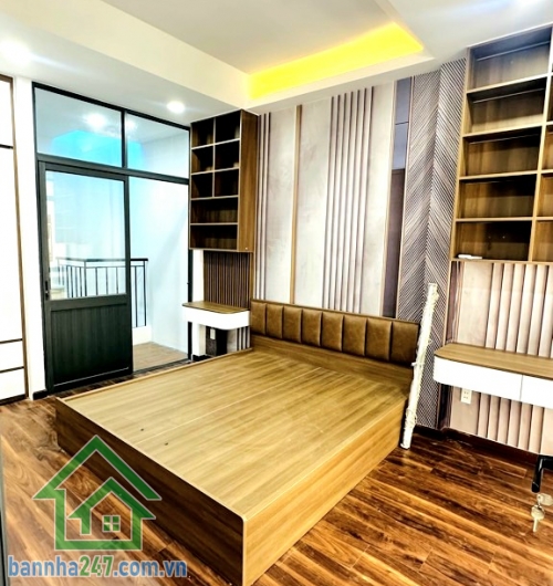 CHỈ 4,05 TỶ - NHÀ HXH LÊ VĂN KHƯƠNG – 45M² (4x11) – 2 TẦNG - 2PN - ĐANG CHO THUÊ Vị trí: Hẻm ô tô, ngay chợ Thiếc Cách 500m ra mặt tiền Lê Văn Khương DT: 45m