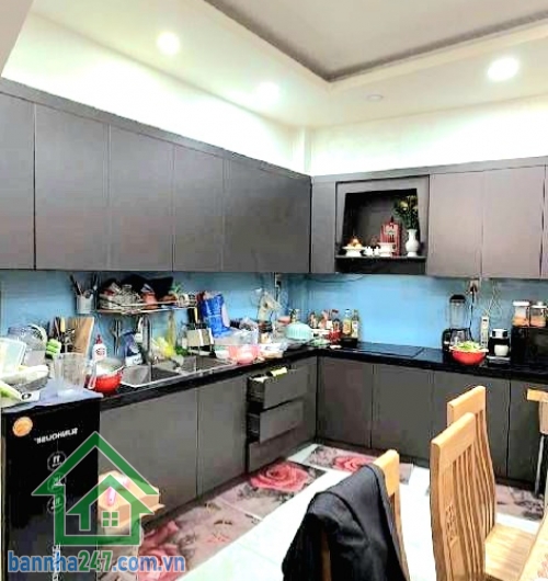 CHỈ 5,9 TỶ – HẺM NỘI BỘ VIP – ĐƯỜNG 6M – NHÀ 4 TẦNG MỚI ĐẸP - 4PN – 5WC - P. THỜ Căn nhà “đáng sống” – khu phân lô cao cấp, an ninh, dân trí cao! Diện tích: 39m² (4 × 10m) – DT sàn 155m². Kết cấu: 4 tầng (trệt + 2 lầu + sân thượng). Công năng: 4PN – 5WC –