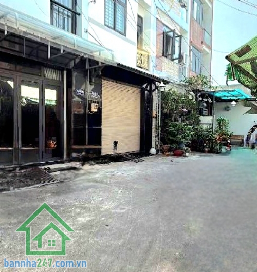 CHỈ 5,9 TỶ – HẺM NỘI BỘ VIP – ĐƯỜNG 6M – NHÀ 4 TẦNG MỚI ĐẸP - 4PN – 5WC - P. THỜ Căn nhà “đáng sống” – khu phân lô cao cấp, an ninh, dân trí cao! Diện tích: 39m² (4 × 10m) – DT sàn 155m². Kết cấu: 4 tầng (trệt + 2 lầu + sân thượng). Công năng: 4PN – 5WC –