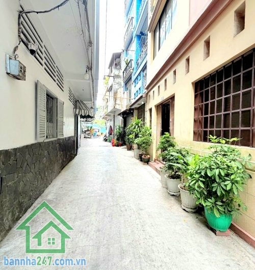 CHỈ 5,1 TỶ – TRUNG TÂM QUẬN 10 – 3 TẦNG – FULL NỘI THẤT - 3PN – 3WC  Nhà đẹp 2 mặt hẻm – vị trí đỉnh – dọn vào ở ngay! Diện tích: 3.5 × 8m – 26m² - 3 tầng - 3PN – 3WC – phòng khách – bếp. Tặng full nội thất – vào ở liền