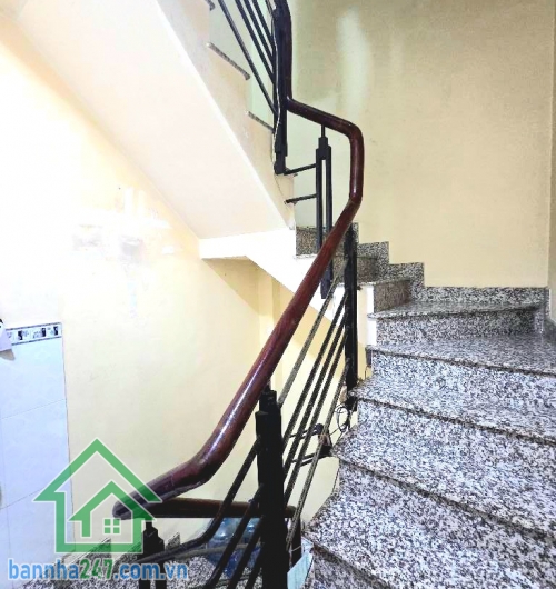 CHỈ 5,5 TỶ – 5 TẦNG BTCT – GẦN VẠN HẠNH MALL – VÀI BƯỚC RA MẶT TIỀN – DT: (3,8 x 7)m - 4PN - 3WC  Vị trí siêu đẹp ngay trung tâm Gần Vạn Hạnh Mall – Nhà thờ Nhà thờ Vinh Sơn Phaolô chỉ 150m. Kết nối nhanh Ba Tháng Hai, Quận 10, Quận 3