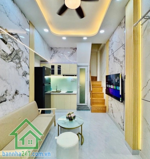 CHỈ 3,68 TỶ – TRUNG TÂM CMT8 – 4 TẦNG BTCT – FULL NỘI THẤT – DÒNG TIỀN TỐT - 3PN – 4WC riêng Căn nhà “giá hiếm” ngay trung tâm – vừa ở vừa cho thuê cực ổn! Kết cấu: 1 trệt 3 lầu – mái đúc BTCT kiên cố Công năng: 3PN – 4WC riêng từng phòng Có ban công – sâ