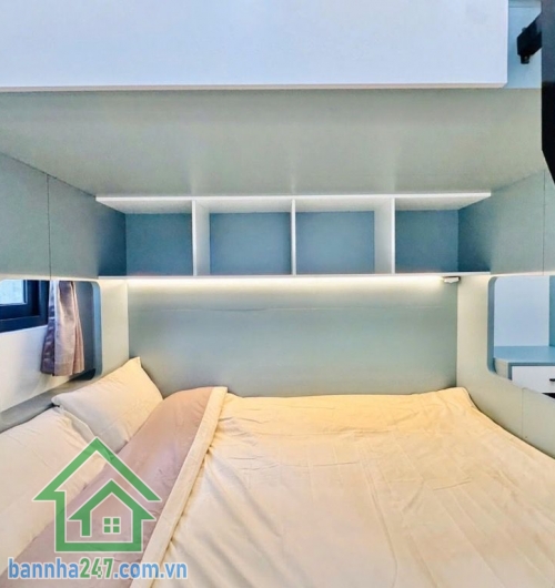CHỈ 3,68 TỶ – TRUNG TÂM CMT8 – 4 TẦNG BTCT – FULL NỘI THẤT – DÒNG TIỀN TỐT - 3PN – 4WC riêng Căn nhà “giá hiếm” ngay trung tâm – vừa ở vừa cho thuê cực ổn! Kết cấu: 1 trệt 3 lầu – mái đúc BTCT kiên cố Công năng: 3PN – 4WC riêng từng phòng Có ban công – sâ