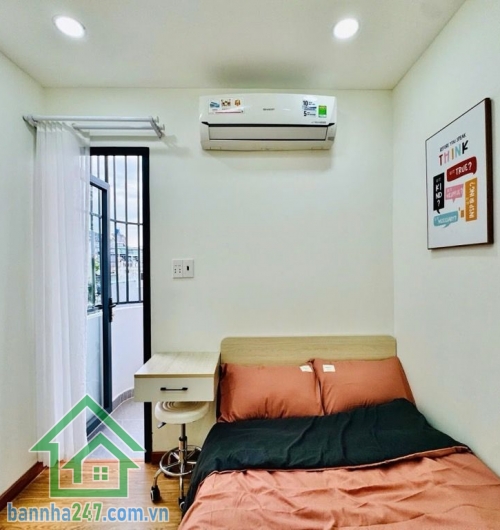 CHỈ 3,68 TỶ – TRUNG TÂM CMT8 – 4 TẦNG BTCT – FULL NỘI THẤT – DÒNG TIỀN TỐT - 3PN – 4WC riêng Căn nhà “giá hiếm” ngay trung tâm – vừa ở vừa cho thuê cực ổn! Kết cấu: 1 trệt 3 lầu – mái đúc BTCT kiên cố Công năng: 3PN – 4WC riêng từng phòng Có ban công – sâ