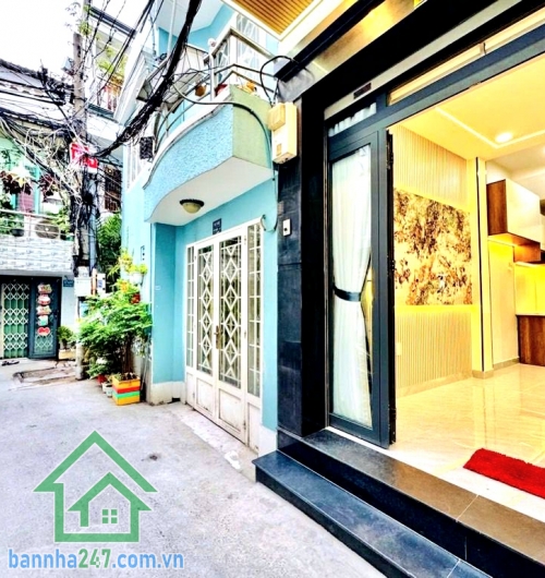 CHỈ 4,6 TỶ – PHAN XÍCH LONG – PHÚ NHUẬN – 3 TẦNG – 3PN - 2WC Căn nhà trung tâm phố ẩm thực – nhỏ gọn nhưng “có võ”! Diện tích: 15m² – sổ vuông vức đẹp. Mob 0933144037