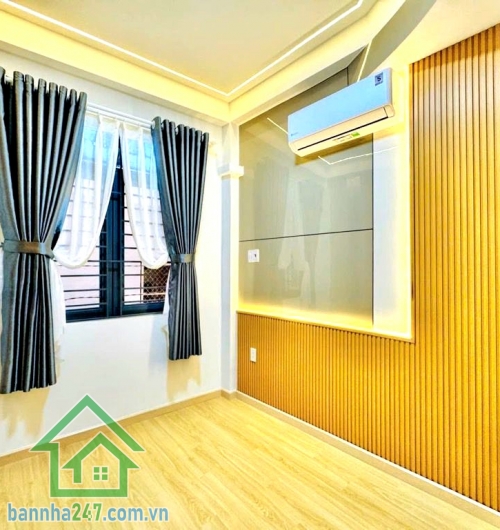 CHỈ 4,6 TỶ – PHAN XÍCH LONG – PHÚ NHUẬN – 3 TẦNG – 3PN - 2WC Căn nhà trung tâm phố ẩm thực – nhỏ gọn nhưng “có võ”! Diện tích: 15m² – sổ vuông vức đẹp. Mob 0933144037