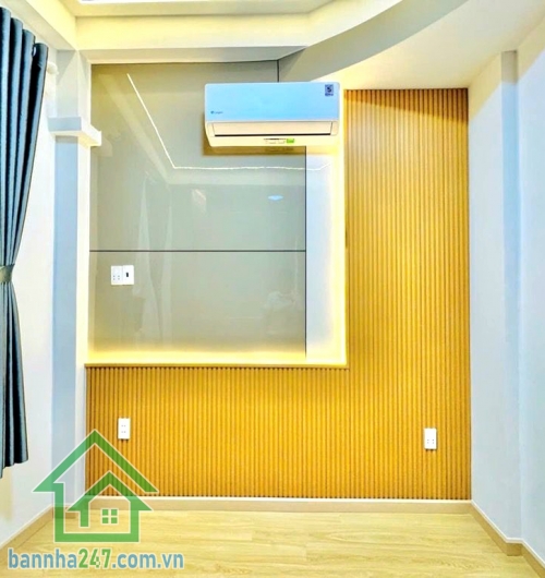 CHỈ 4,6 TỶ – PHAN XÍCH LONG – PHÚ NHUẬN – 3 TẦNG – 3PN - 2WC Căn nhà trung tâm phố ẩm thực – nhỏ gọn nhưng “có võ”! Diện tích: 15m² – sổ vuông vức đẹp. Mob 0933144037