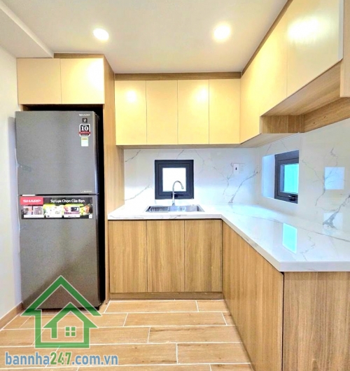 CHỈ 4,75 TỶ – NHÀ MỚI ĐẸP – GẦN PHAN XÍCH LONG – PHAN ĐĂNG LƯU Căn nhà xinh xắn trung tâm Phú Nhuận – giá mềm, ở là mê! Kết cấu: Trệt + 2 lầu + sân thượng. 2PN - 3WC