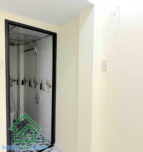 CHỈ 4,58 TỶ – KHU HIẾM NHÀ VƯỜN LÀI, QUẬN 10 – 3 TẦNG – NỞ HẬU - 2PN – 3WC Căn nhà trung tâm Quận 10 – nhỏ xinh nhưng “cực có giá trị”! Diện tích: 22m² (2.8 × 6) Nở Hậu 4,7m Mob 0933144037