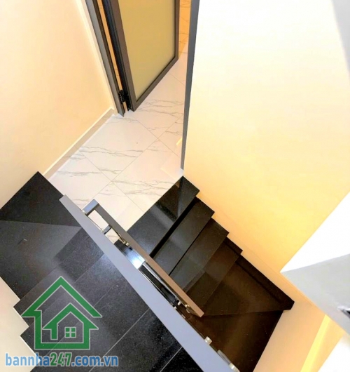 CHỈ 4,58 TỶ – KHU HIẾM NHÀ VƯỜN LÀI, QUẬN 10 – 3 TẦNG – NỞ HẬU - 2PN – 3WC Căn nhà trung tâm Quận 10 – nhỏ xinh nhưng “cực có giá trị”! Diện tích: 22m² (2.8 × 6) Nở Hậu 4,7m Mob 0933144037