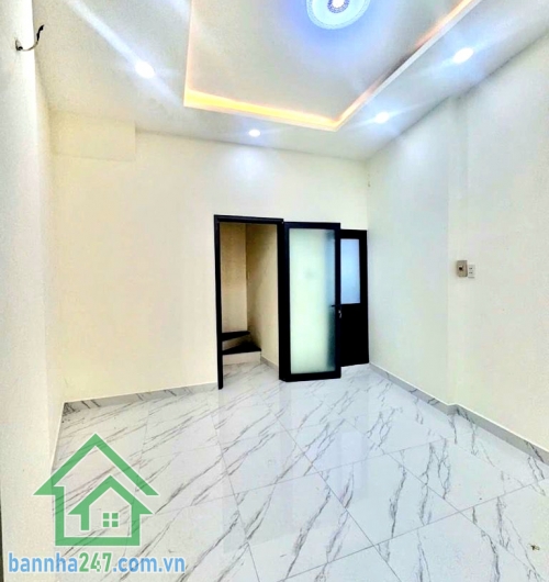 CHỈ 4,58 TỶ – KHU HIẾM NHÀ VƯỜN LÀI, QUẬN 10 – 3 TẦNG – NỞ HẬU - 2PN – 3WC Căn nhà trung tâm Quận 10 – nhỏ xinh nhưng “cực có giá trị”! Diện tích: 22m² (2.8 × 6) Nở Hậu 4,7m Mob 0933144037