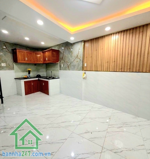 CHỈ 4,58 TỶ – KHU HIẾM NHÀ VƯỜN LÀI, QUẬN 10 – 3 TẦNG – NỞ HẬU - 2PN – 3WC Căn nhà trung tâm Quận 10 – nhỏ xinh nhưng “cực có giá trị”! Diện tích: 22m² (2.8 × 6) Nở Hậu 4,7m Mob 0933144037