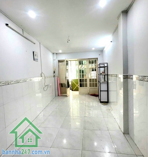 CHỈ 5,5 TỶ (TL) – 2 MẶT HẺM NGÔ GIA TỰ – QUẬN 10 – 41M² - 2PN – 2WC Căn nhà hiếm – 2 mặt thoáng trước sau – ở cực kỳ thoải mái! Diện tích: 41m² (3.3 × 12.5m)  Mob 0933144037