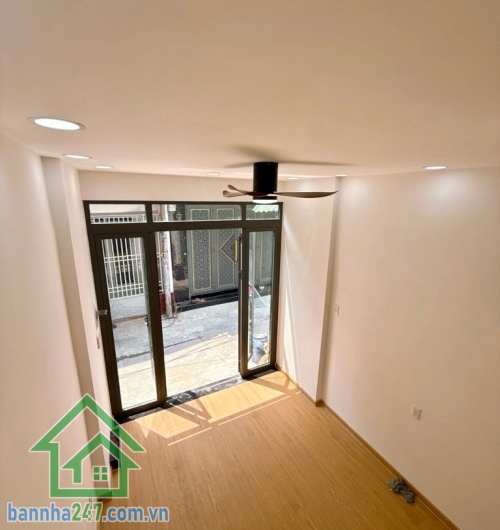 CHỈ 3,29 TỶ – HXH – NGAY LÊ VĂN QUỚI – NHÀ MỚI 2 TẦNG - DT (3 x 8)M - 2PN – 2WC Vị trí đẹp ngay Lê Văn QuớiHẻm thẳng 1 trục – cách mặt tiền chỉ vài căn