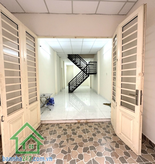 CHỈ 6,8 TỶ – NHÀ VIP QUẬN 11 – HẺM XE HƠI – SÁT MẶT TIỀN  Lãnh Binh Thăng – khu hiếm nhà bán, giá trị tăng trưởng mạnh Diện tích: 55m² (3,4/5 x 12) – nở hậu tài lộc