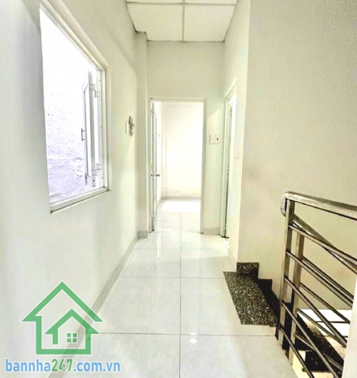 CHỈ 4,8 TỶ – TRUNG TÂM QUẬN 10 – GẦN 3 THÁNG 2 & LÊ HỒNG PHONG – NHÀ 2 TẦNG BTCT – Ở NGAY Vị trí cực đẹp ngay trung tâm Quận 10 Vài bước ra mặt tiền – cách mặt tiền chỉ khoảng 20m